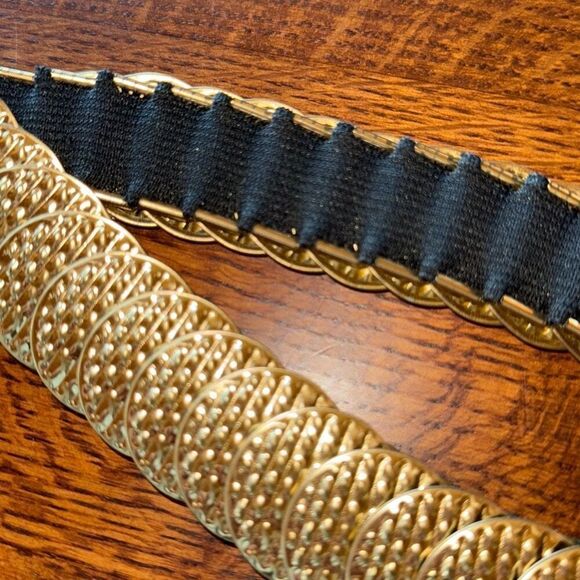 Vintage 70’s Gold Tone Metal Chain Medallion Stretch Belt Medium - Picture 1 of 12